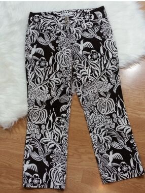 CAbi brown and cream tropical print capris (180) Size 6